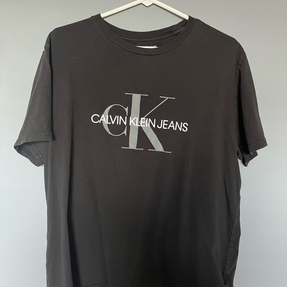 Calvin Klein Tee - Picture 1 of 1